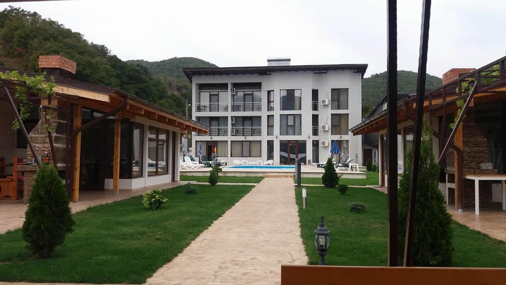Vila Hercules Dubova Exterior photo