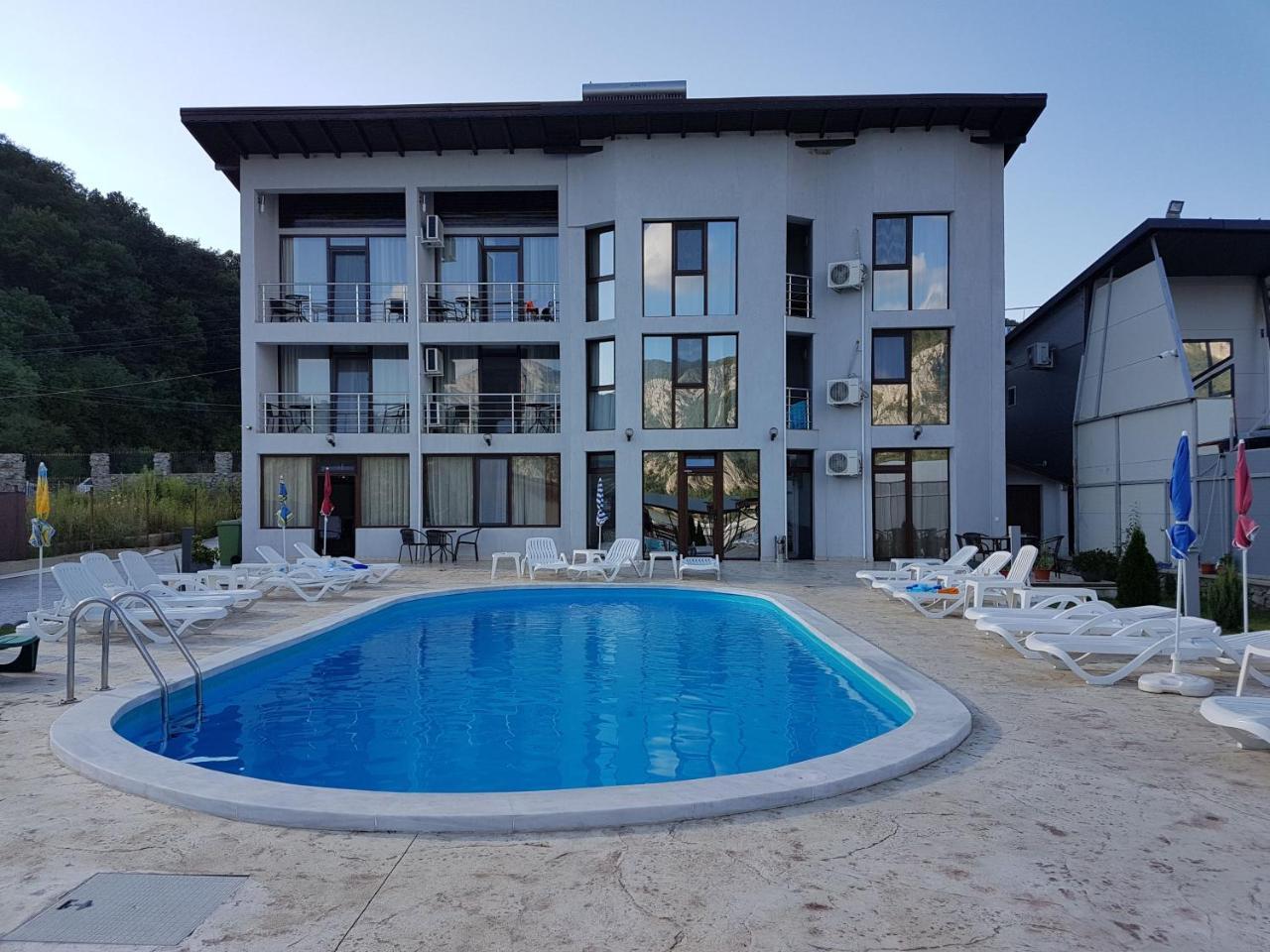 Vila Hercules Dubova Exterior photo